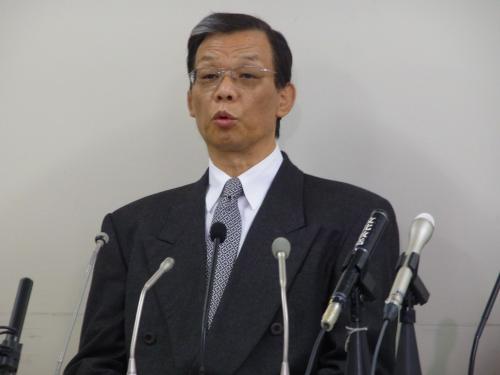 辞任表明した前強化委員長の吉村和郎氏