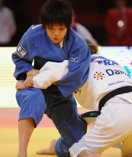 女子52キロ級１回戦　フランスの選手と対戦する宮川拓美