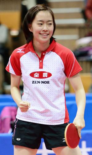 女子シングルスで優勝を決め、ガッツポーズする石川佳純