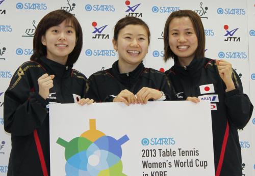 日本初開催となる９月の女子ワールドカップに向け健闘を誓う（左から）石川佳純、福原愛、平野早矢香