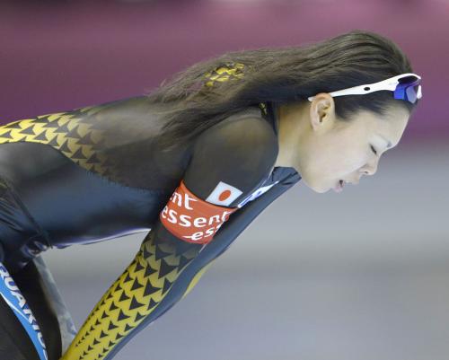 女子１０００メートルで１９位に終わり、肩を落とす辻麻希