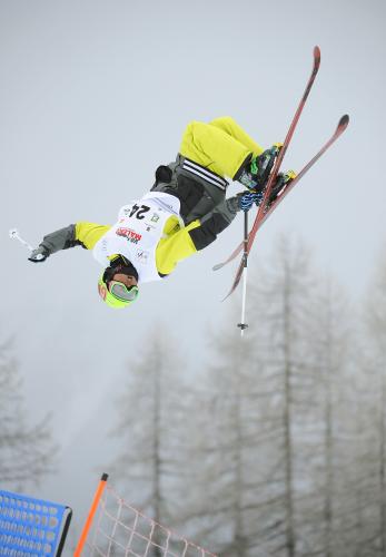 フリースタイルスキーの世界ジュニア選手権、男子ＨＰで優勝した成田緑夢