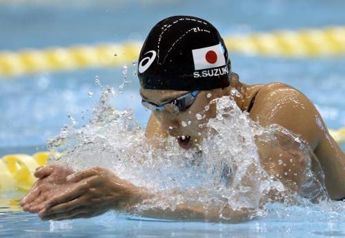 女子２００メートル平泳ぎ予選で２６位に沈み敗退した鈴木