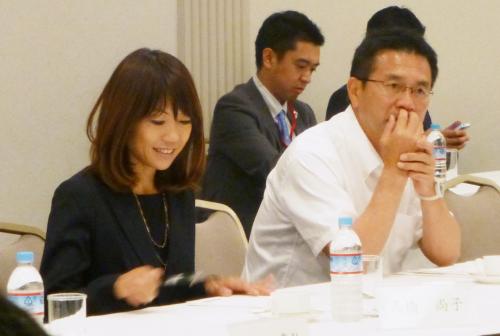 日本陸連の理事会に出席した高橋尚子理事（左）と瀬古利彦理事