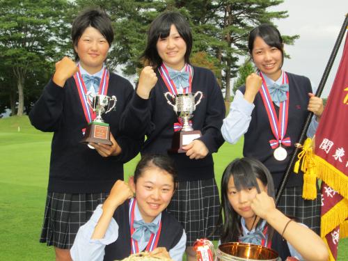 団体の部で優勝した千葉・拓大紅陵（前列左から）鈴木、川崎、（後列左から）福井、星、高野