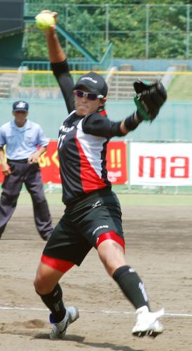ソフトボール女子の日本リーグで単独最多の１７３勝目を挙げたルネサスエレクトロニクス高崎の上野由岐子