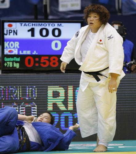 女子７８キロ超級準々決勝　韓国選手（下）に払い腰で一本勝ちした田知本愛