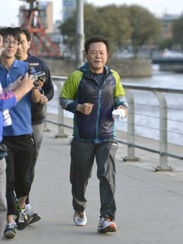 ＩＯＣ総会が開かれるブエノスアイレスでジョギングする東京都の猪瀬知事