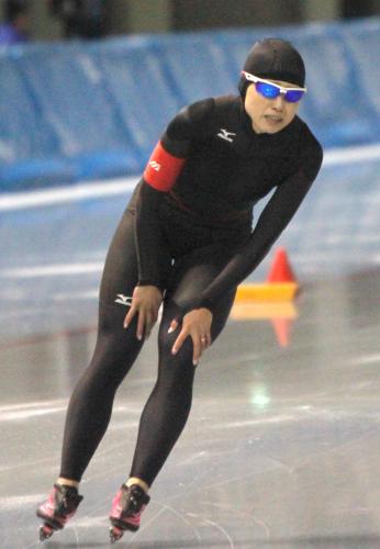 女子５００メートルで低調な記録に終わった岡崎朋美
