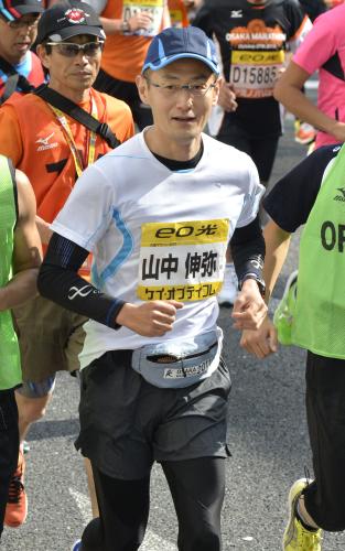 大阪マラソンに出場した京都大の山中伸弥教授