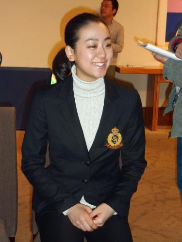 記者会見で意気込みを語るフィギュアスケート日本代表の浅田真央