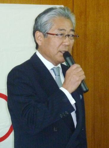 日本オリンピック委員会の仕事始めで訓示する竹田会長