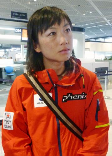 ソチ五輪へ向け、欧州へ出発前に取材に応じるノルディックスキー距離女子の石田正子