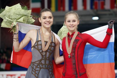 優勝したリプニツカヤ（右）と２位ソトニコワ