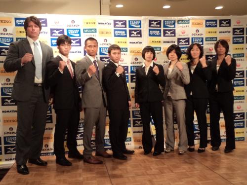 全日本選抜体重別柔道の記者会見に出席した（左から）七戸、大野、海老沼、高藤、近藤、中村、橋本、松本