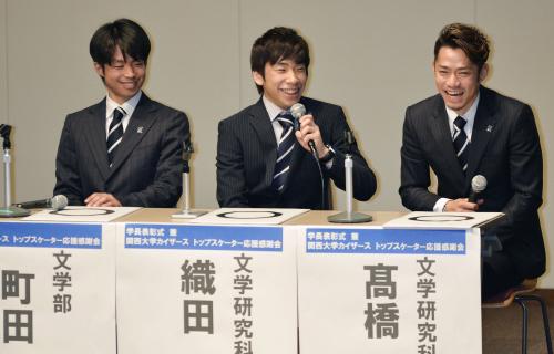 関大千里山キャンパスで催されたトークショーに登場した、フィギュアスケート男子の（左から）町田樹、織田信成さん、高橋大輔