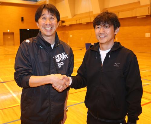 新体制をスタートさせた雪印メグミルクの（左から）原田監督、岡部コーチ