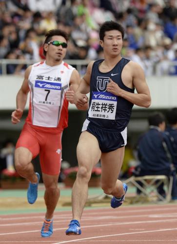 織田記念国際男子１００メートル決勝を１０秒１３で優勝した高瀬慧男子１００メートル予選で１０秒１０を記録した桐生祥秀（右）。決勝は棄権した