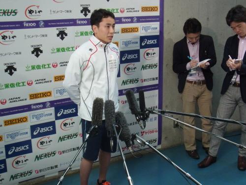高円宮牌の決勝トーナメント２回戦で敗退し、取材に応じる太田雄貴