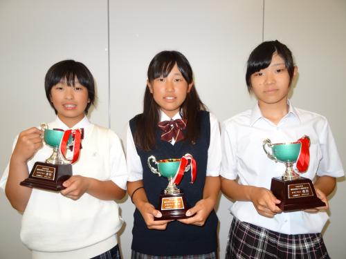 女子個人各ブロック優勝者。（左から）Ａブロック西郷、Ｂブロック菅沼、Ｃブロック山崎