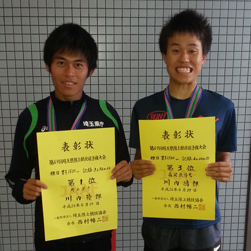 ６月の埼玉選手権男子１５００メートルで優勝した川内（左）と弟の鴻輝