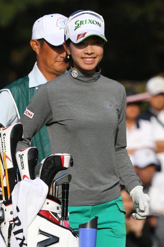 ＜日本女子オープン初日＞１０番ティーグラウンドで笑顔をみせる森田理香子