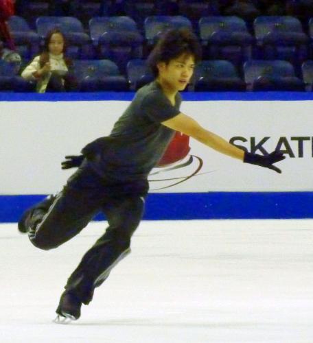 スケートカナダの公式練習で調整する小塚崇彦