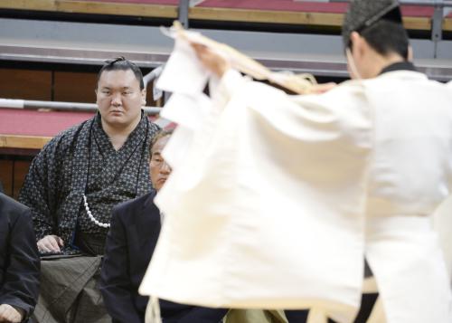 大相撲九州場所を前に行われた土俵祭りに参加した横綱白鵬