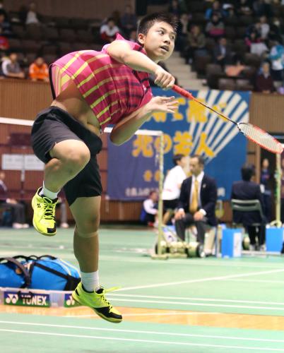 全日本バドミントン男子シングルス予選１回戦で勝利した奈良岡功大