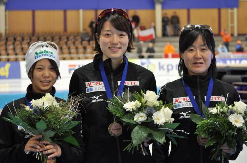 女子団体追い抜きで３位に入った日本の（左から）高木菜、菊池、田畑