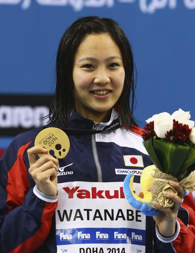 女子２００メートル平泳ぎで優勝した渡部香生子