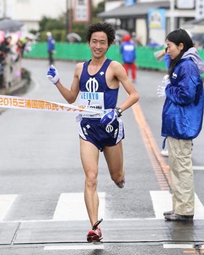 ＜三浦国際市民マラソン＞男子１０キロレース優勝の松村和樹