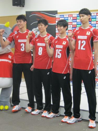 バレーボール男子日本代表、期待の若手４選手でグループ「ＮＥＸＴ４」を結成。左から高橋健太郎、石川祐希、柳田将洋、山内晶大