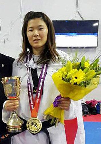 テコンドー世界選手権で日本勢初金メダルに輝いた女子５７キロ級の浜田（日本テコンドー協会提供）