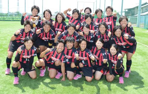 まるか食品の「ペヤング女子ソフトボール部」のメンバー。本社と同じ伊勢崎市内の専用グラウンドで練習している