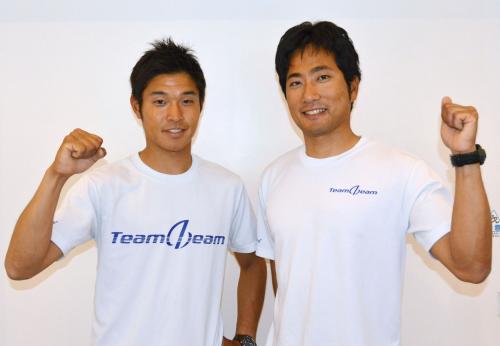 リオデジャネイロ五輪のセーリング日本代表に決まり、帰国した男子４７０級の土居一斗（左）と今村公彦