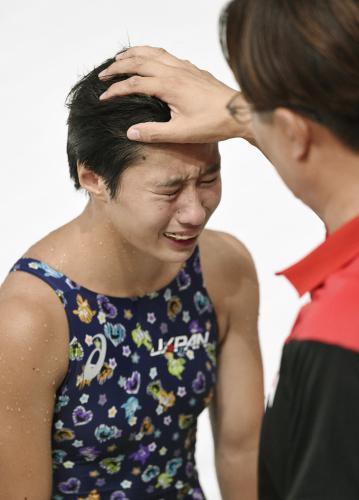 女子高飛び込み準決勝で、１６位に終わり涙する板橋美波
