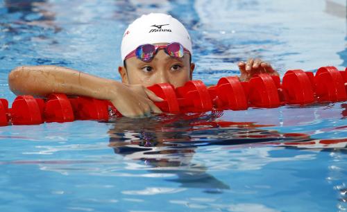 子２００メートル平泳ぎ準決勝で、決勝進出を決めた渡部香生子（ＡＰ）