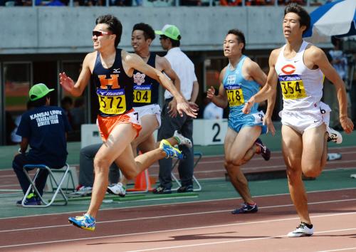 男子２００メートル決勝　20秒57で優勝した長田拓也（左端）
