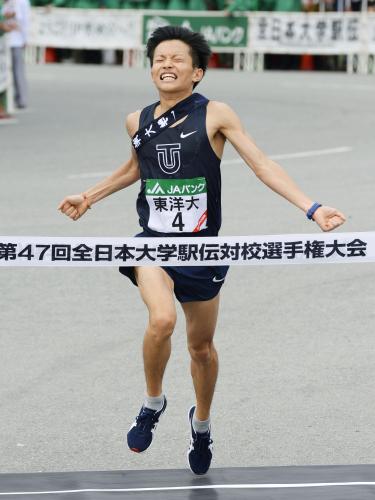 初優勝を果たした東洋大のアンカー・上村和生