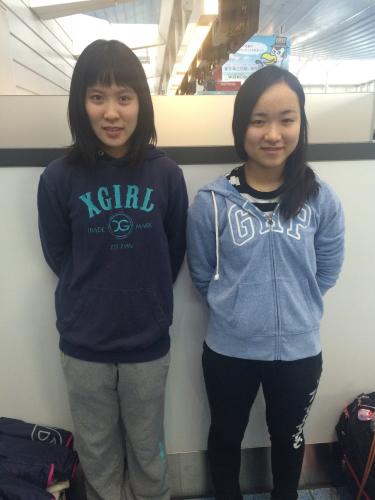２連覇を狙う卓球女子の平野美宇（左）と伊藤美誠