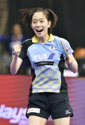 世界卓球団体戦女子準決勝　北朝鮮戦の第２試合に勝利し喜ぶ石川佳純
