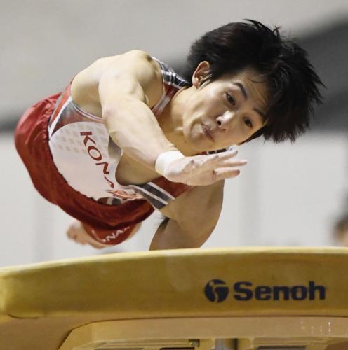 体操全日本選手権第１日、男子個人総合予選　加藤凌平の跳馬