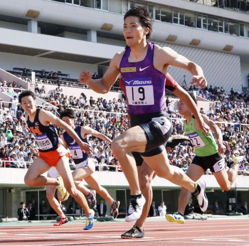 織田記念陸上男子１００メートル決勝　10秒27で優勝した山県亮太（手前）