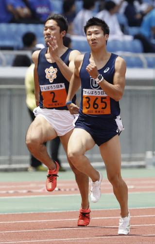 男子１００メートル予選　10秒47で準決勝に進んだ桐生祥秀（右）