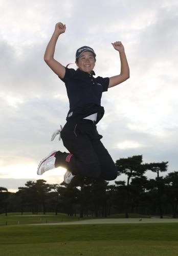 プレーオフを制して出場権を獲得した１７歳の沢田は歓喜のジャンプ