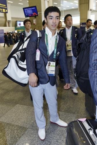 リオデジャネイロのガレオン国際空港に到着した体操男子の白井健三
