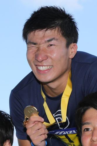 男子１００メートルで優勝した桐生
