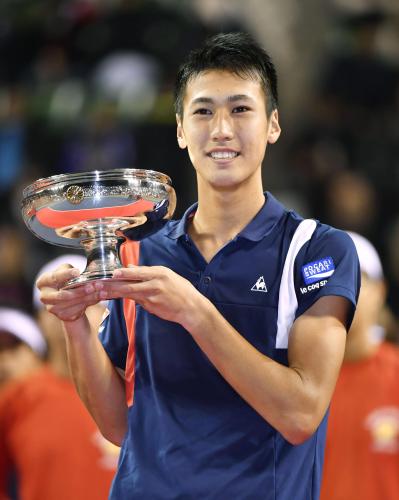 全日本テニス男子シングルスで初優勝を果たした綿貫陽介