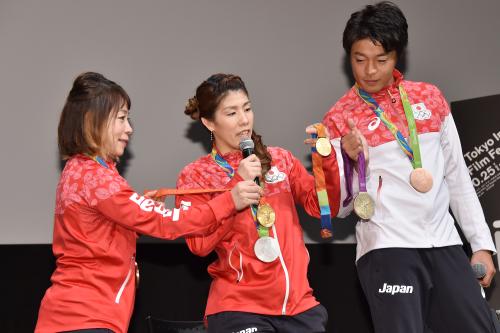 映画「東京オリンピック（デジタル修復版）」トークショーに出席した（左から）三宅宏実、吉田沙保里、羽根田卓也